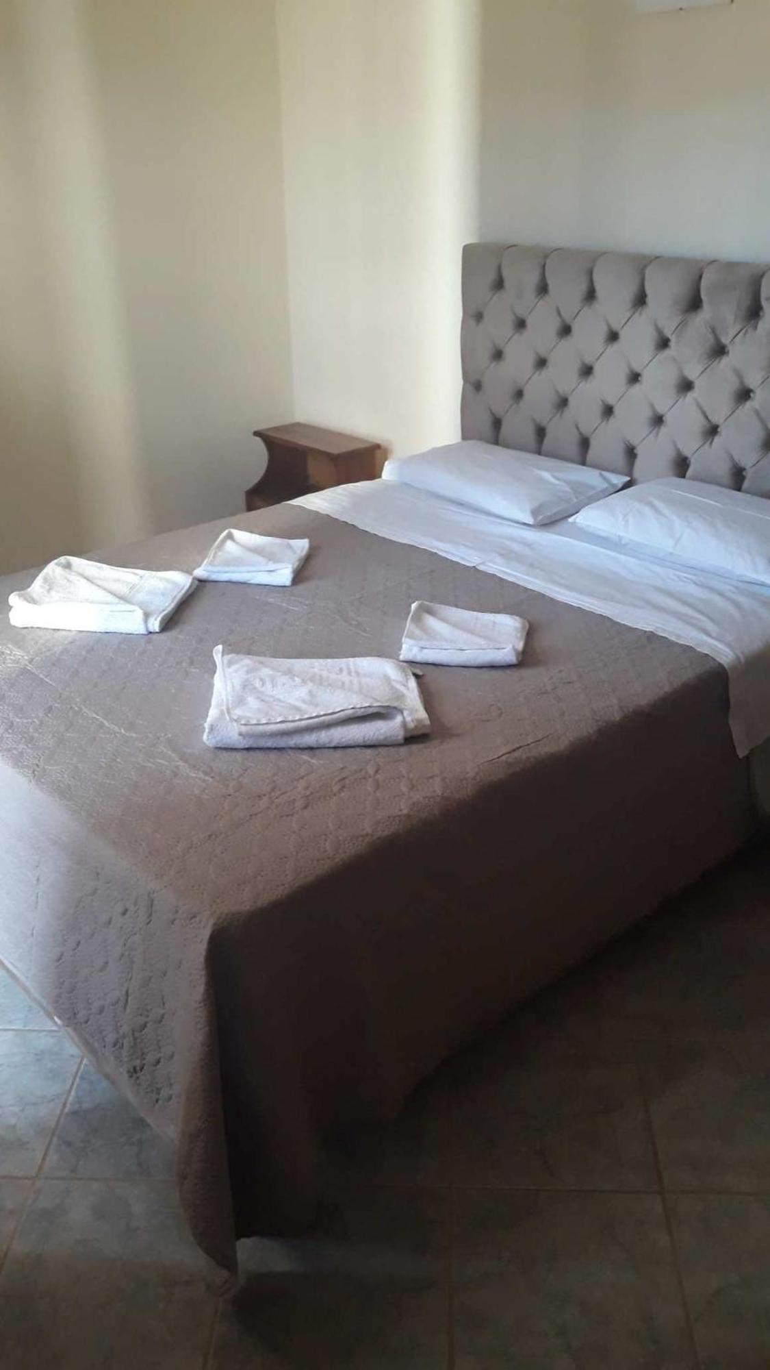 Pella Apartments Σίσσι Εξωτερικό φωτογραφία
