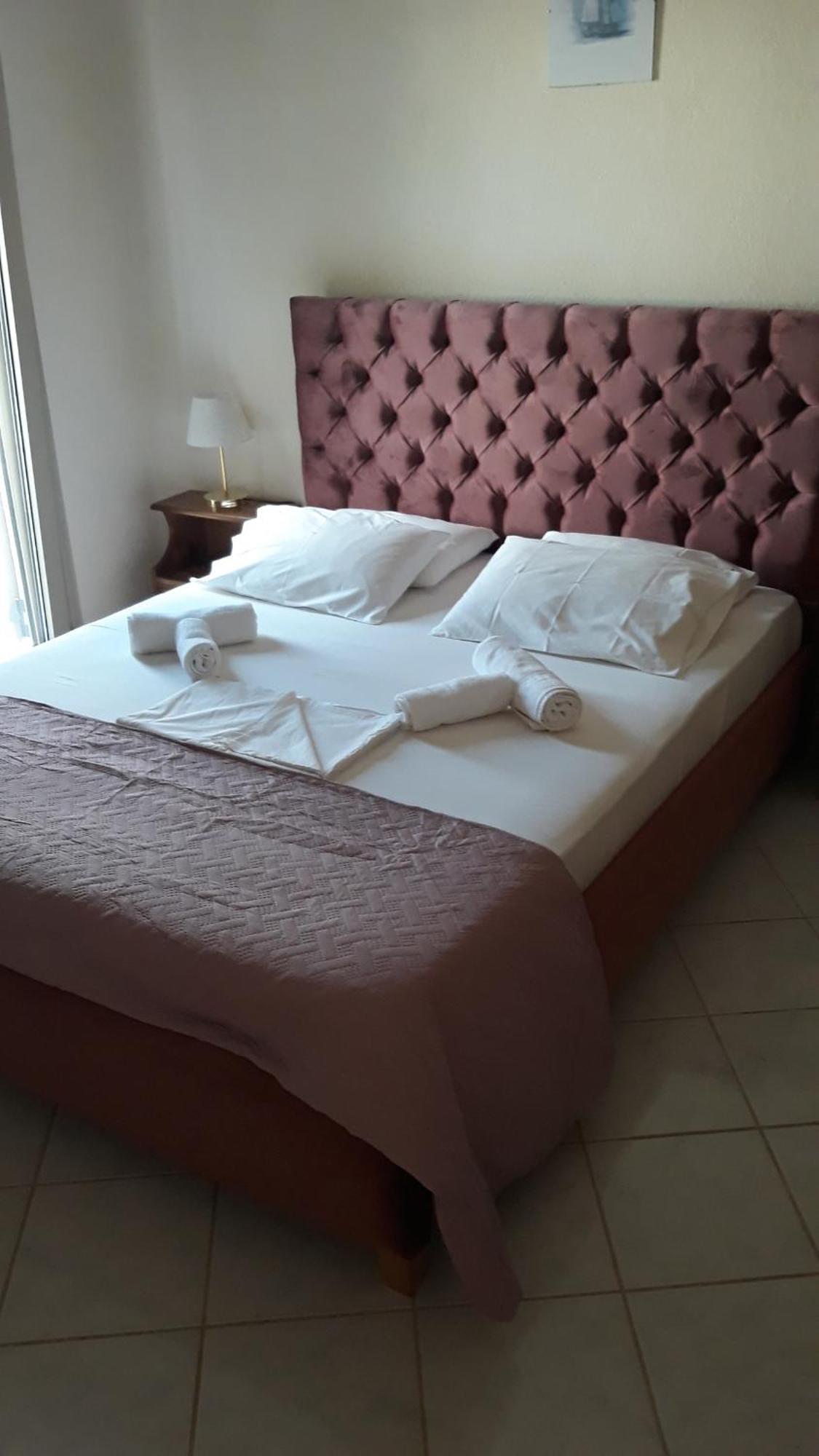 Pella Apartments Σίσσι Εξωτερικό φωτογραφία