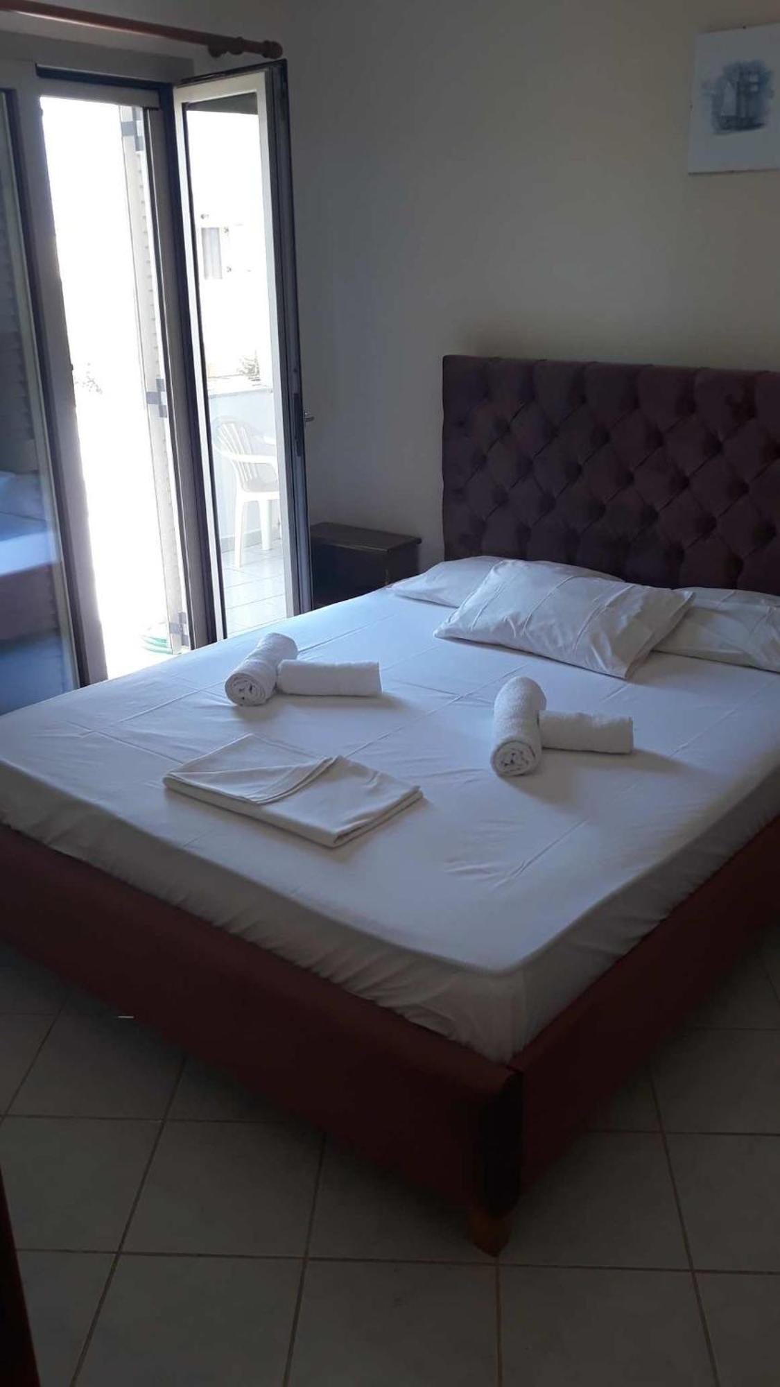 Pella Apartments Σίσσι Εξωτερικό φωτογραφία