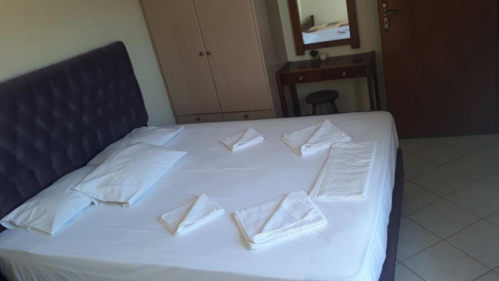 Pella Apartments Σίσσι Εξωτερικό φωτογραφία
